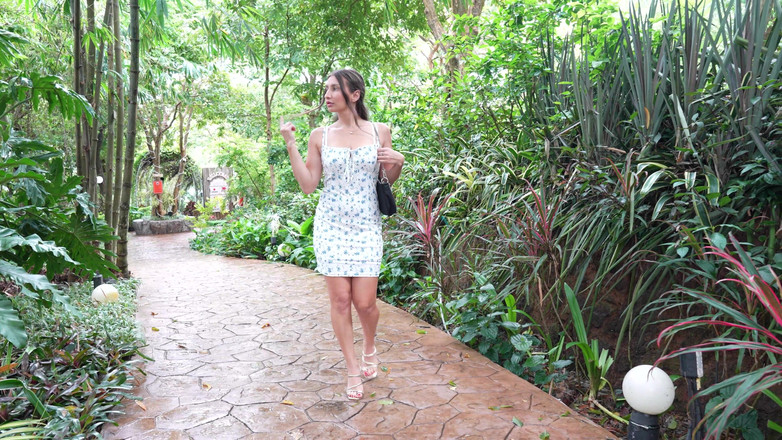 Kriss Kiss: Are You Sure No One Will See Us? Public Blowjob...