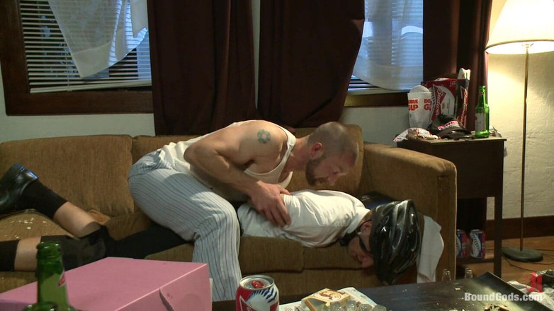 Bound gods: La missionaria porta a porta