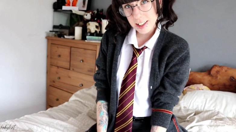Fetpup: Gryffindor girl sucks teachers dick