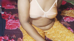 BD couple: Desi Bhabhi jsem šukal. Bhabhiovo mléko se během sexu houpá.