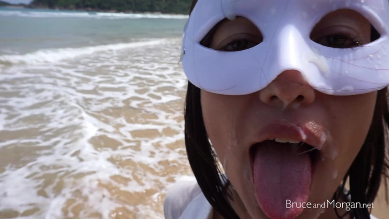 Bruce-and-Morgan: Kencing Cinta dan Pancutan muka di Pantai