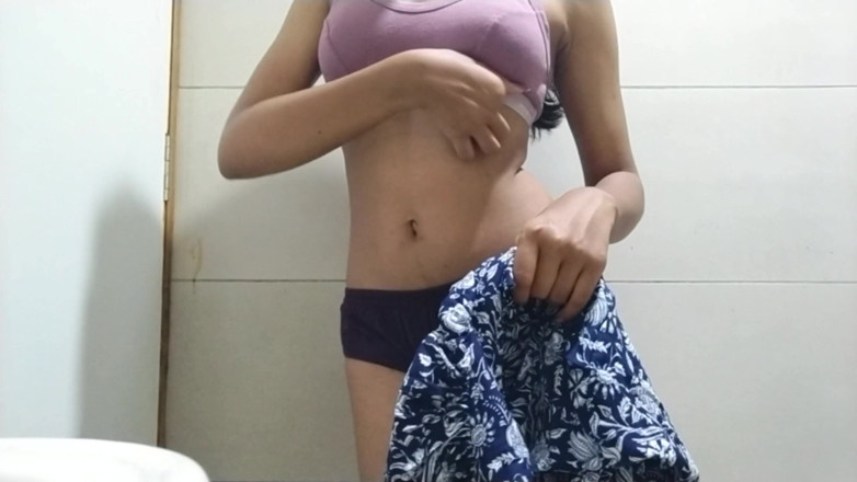 Surbhi453: Бхабхи дези занимается сексом с его Devar