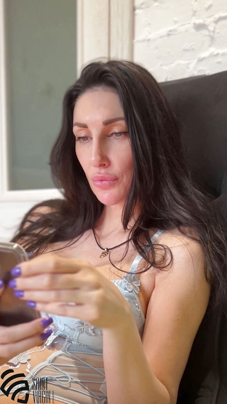 LizaVirgin: Sexy manželka podváděla svého manžela prostřednictvím videohovoru