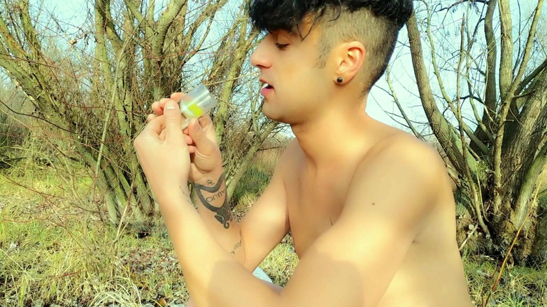 Idmir Sugary: Gummy Bears v zadku, polykání Gummy Bears s výstřikem a...