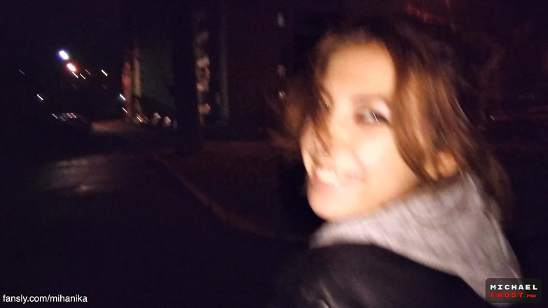 Michael Frost Pro: Baise dans un endroit et marche avec éjaculation dans la culotte