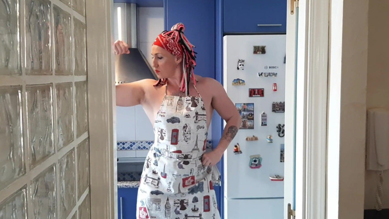 Danaxmuscles: Fucking My Ass and Pussy in the Kitchen