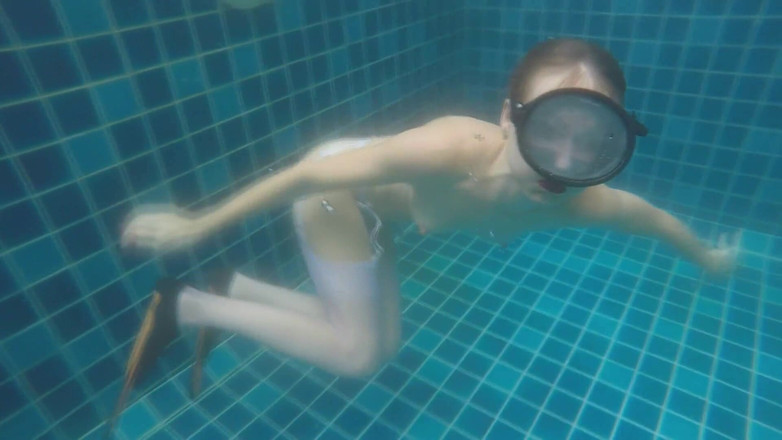 Angel The Dreamgirl: Sömlös sex-pool vågar