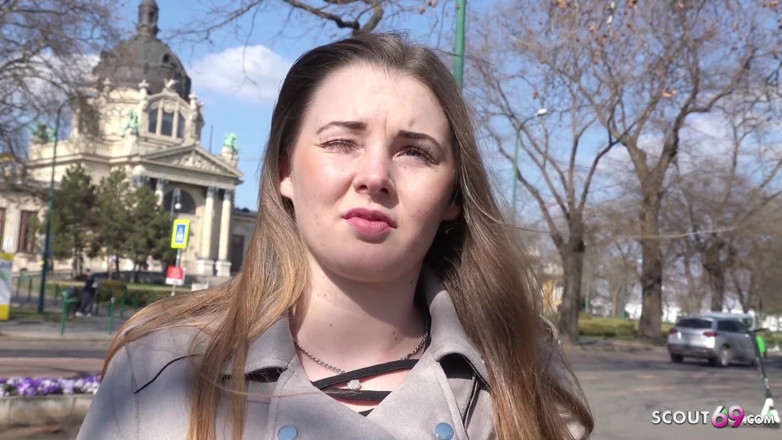 German Scout: NĚMECKÝ SKAUT - 18letá mladá křivky s velkými prsy Lucie vyzvedá a šuká