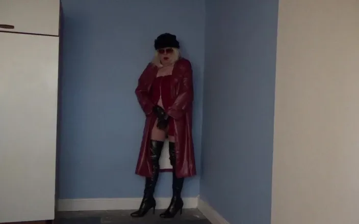 Leather Kirsten: Playing in Leather