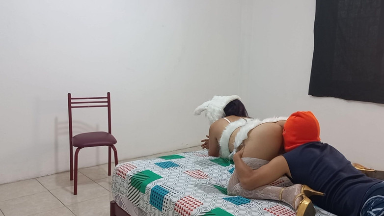 Martin13: Bilinmeyen bir kadını siktim!! Tavşan maskesi takıyordu