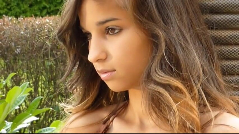 Watch4beauty: Jogo na piscina
