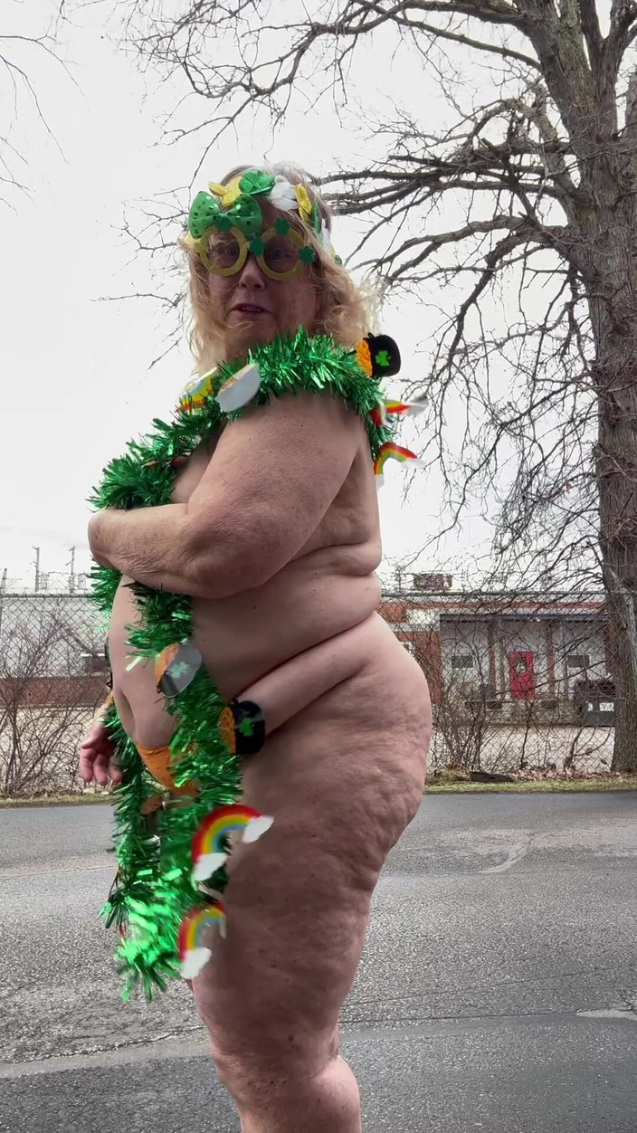 Big Ass 4 U: 내 아일랜드 달을 볼 수 있도록 아일랜드의 모습이 도움이 될 수 5 월