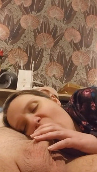 Genç sevgilisinin fotoğraflarını selfie'de emiyor ve bulaştırıyor