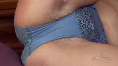 ATK Hairy: Flexibilní brunetka vám ukáže své sexy tělo a chlupatou kundičku