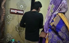 Sexy india bhabhi invita a su amante a sexo mientras marido