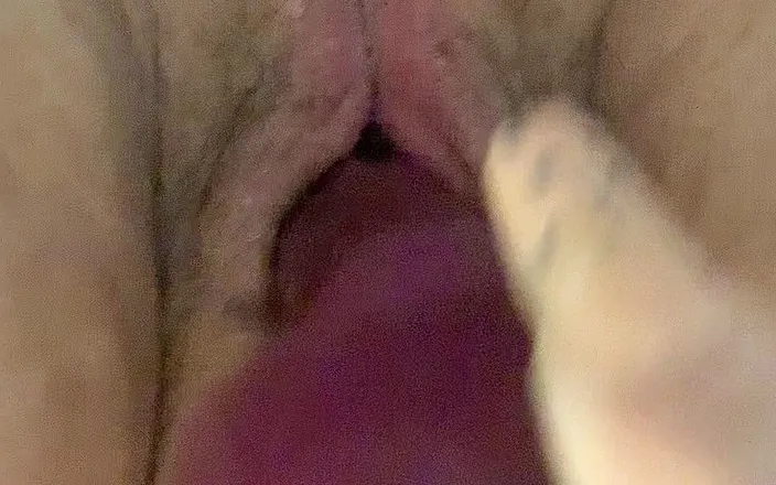 Curvyliz9: Home alone playing with my pussy