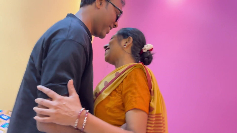 BIREA: Desi zio ha scopato molto la figa di bhabhi sexy...