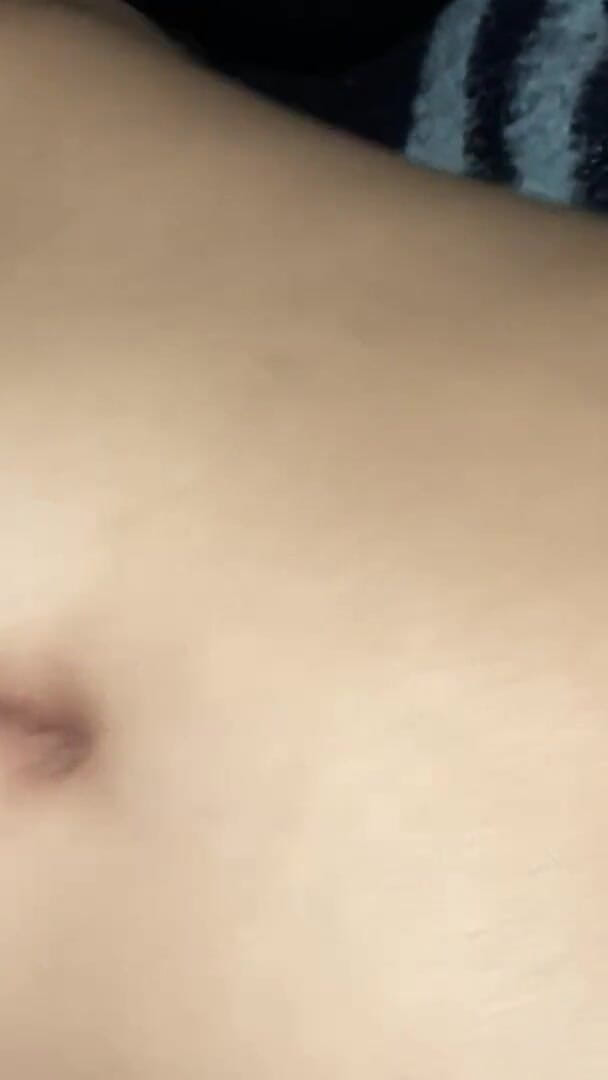 ArabicSalma: 내 친구는 손가락으로 내 것을 파괴하고 쾌락을 주었다
