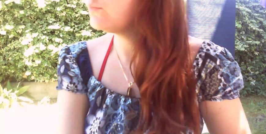 Nicoletta Embassi: 오줌으로 가득 찬 정원을 보여주는 아름다운