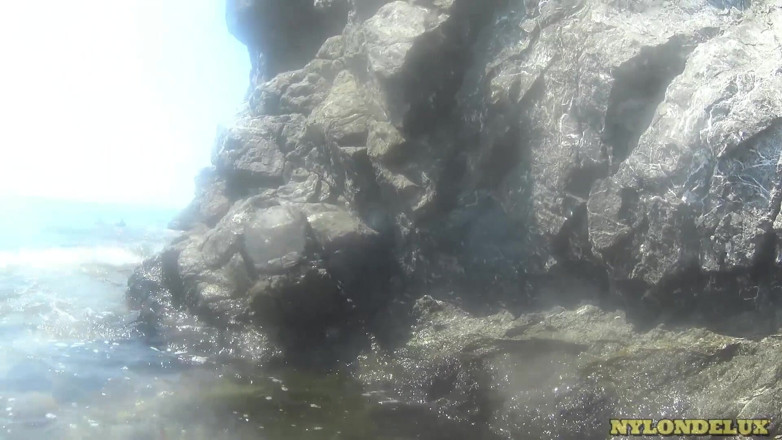 Nylondelux: Preta meia-calça Rip in the Sea
