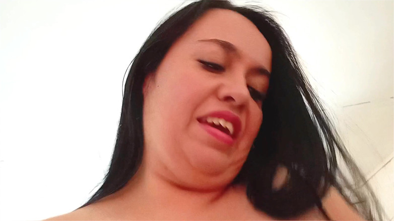 BBW Kelly Mom: Mentre Il Cornuto È Al Lavoro, La Matrigna Cavalca Il Cazzo...