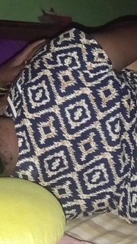 Soția mea desi nici măcar nu mă lasă să mă duc la culcare. Ling pizda unei soții indiene sexy din sat