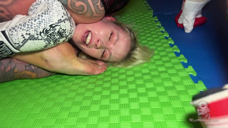 Cruel Anettes fetish world: Amber И Minnie - Бокс, Борьба