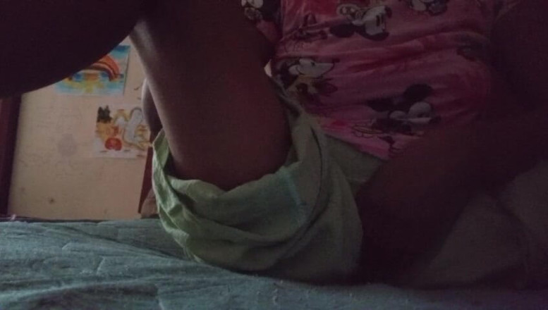 Miya White: La masturbazione di notte dell'indiana anne nel suo letto ama...