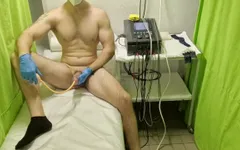 Zum ersten mal Elektro auf Penis Stimulation und masturbation mit sperma am ende