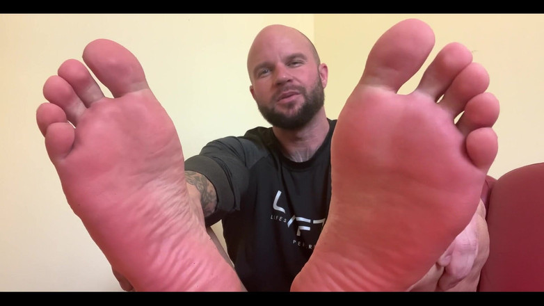 Jasons feet: Bạn gọi tôi trong văn phòng của bạn để mắng tôi