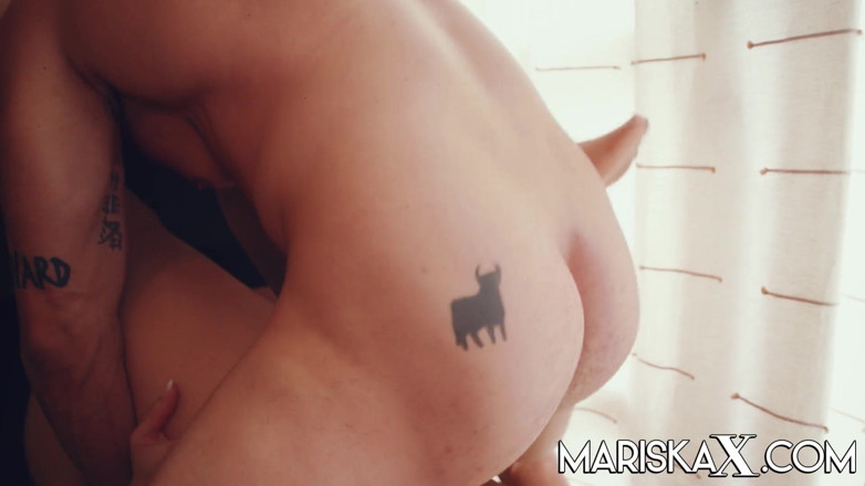 Mariska x: Mariska šuká v šatně