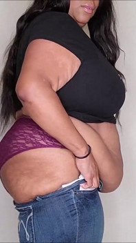 Trying on Tight Bottoms HD