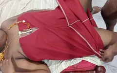 Sütlü memeli Tamil evli kadın sert sikişiyor ve ateşli edepsizce konuşuyor