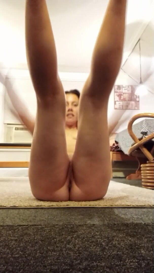 Porno angels: Yoga khỏa thân với sự tham gia của Eileen Wournos