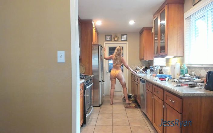 JessRyan: Mini bikini defilesi