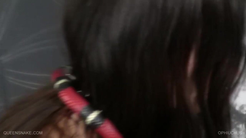 Queen Snake: Berjalan dengan pancutan mani sebelum ditutup mata dan pepek dipermasa