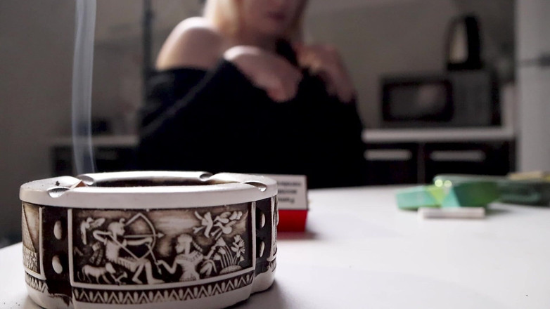 MertyXXX: Saya pulang ke rumah kerana saya terlupa rokok saya