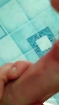 Ich Wusch Es Unter Der Dusche Und Sprang Nach Herzenslust.
