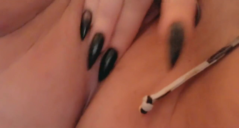 LexxiBakk: Fingering my pussy until I squirt