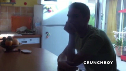 Crunch Boy: Брайан трахається макс на кухні вранці