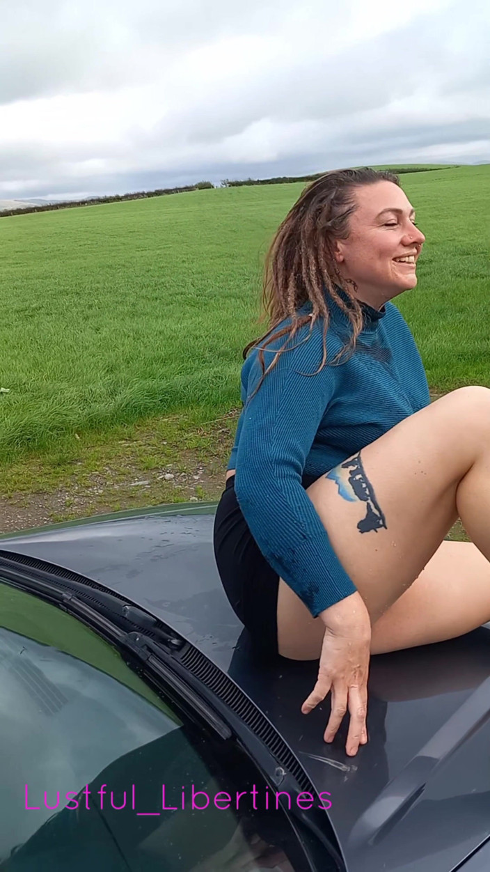 Lustful Libertines: Offentlig Själv Kissa På Motorhuven På Hans Bil