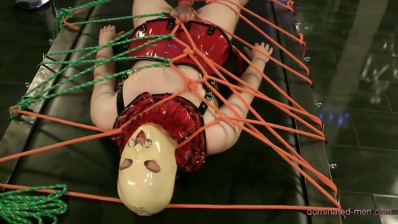 Amator Media: Ścisła bondage siadanie na twarzy i wredna ręczna robota część 2