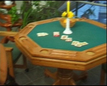 Deutsche Madchen: बड़े स्तनों वाली जर्मन रंडी हार्डकोर समूह सेक्स का मजा ले रही है