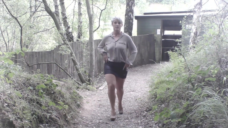 Kylie Britain Adventures: Passeggiata calda