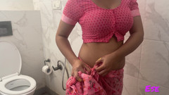 Sammy Sins: Tharki Devar mirando su india mientras se baña