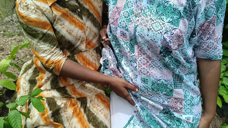 Magilmathi: Percintaan lesbian panas di luar