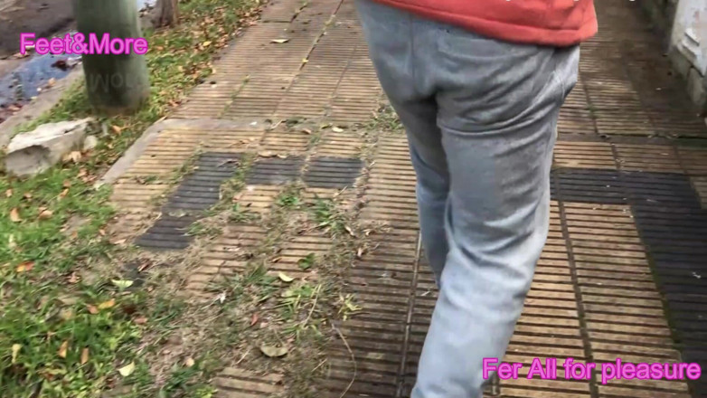 Fer All for pleasure: Fer Drives Barefoot