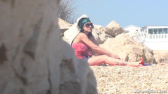 Only Big Melons: 해변에서 아드리안! 노출 비디오!