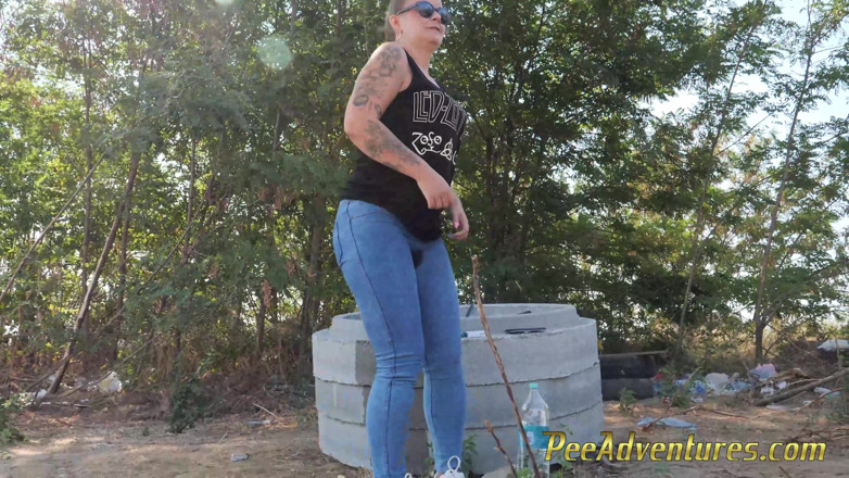 Pee Adventures: Pissing in her jeans while exercising outdoor