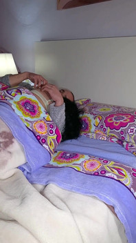 Eu Compartilho Uma Cama Com Minha Sogra. Acabamos Fazendo Sexo E Eu Gozo Dentro Dela.